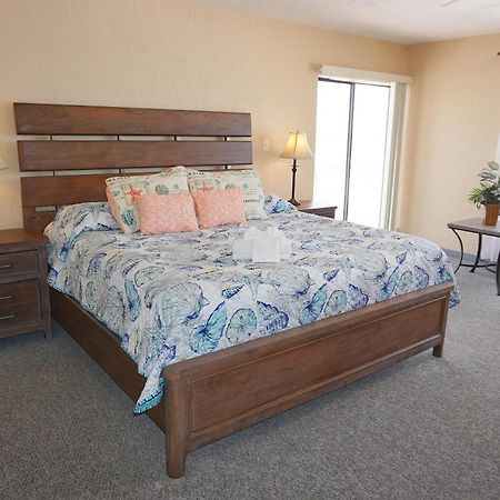 Redington Surf Resort By Travel Resort Services St. Pete Beach Bagian luar foto