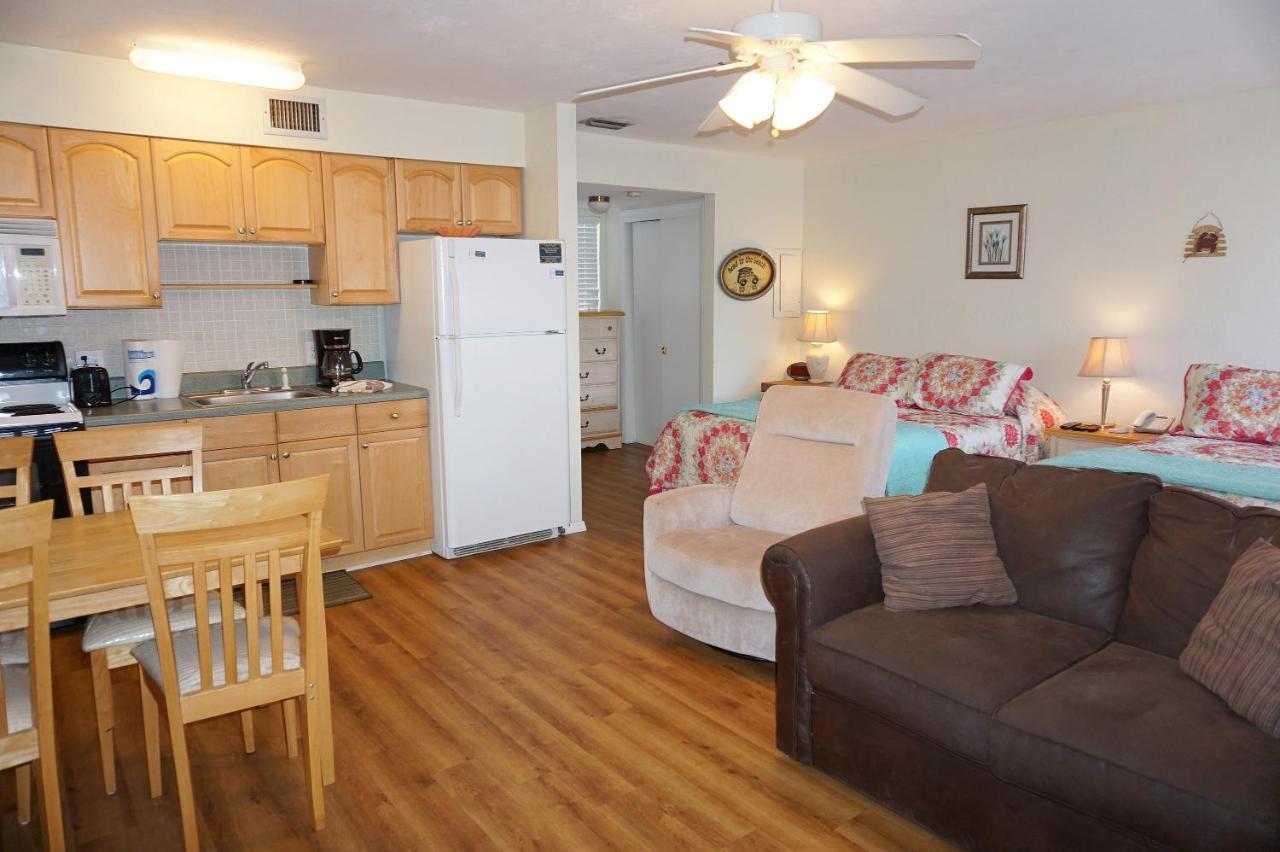 Redington Surf Resort By Travel Resort Services St. Pete Beach Bagian luar foto