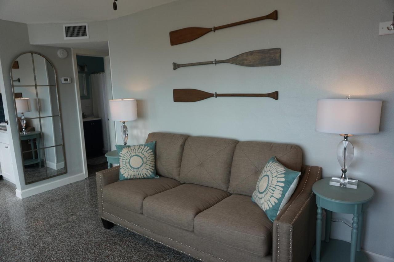 Redington Surf Resort By Travel Resort Services St. Pete Beach Bagian luar foto
