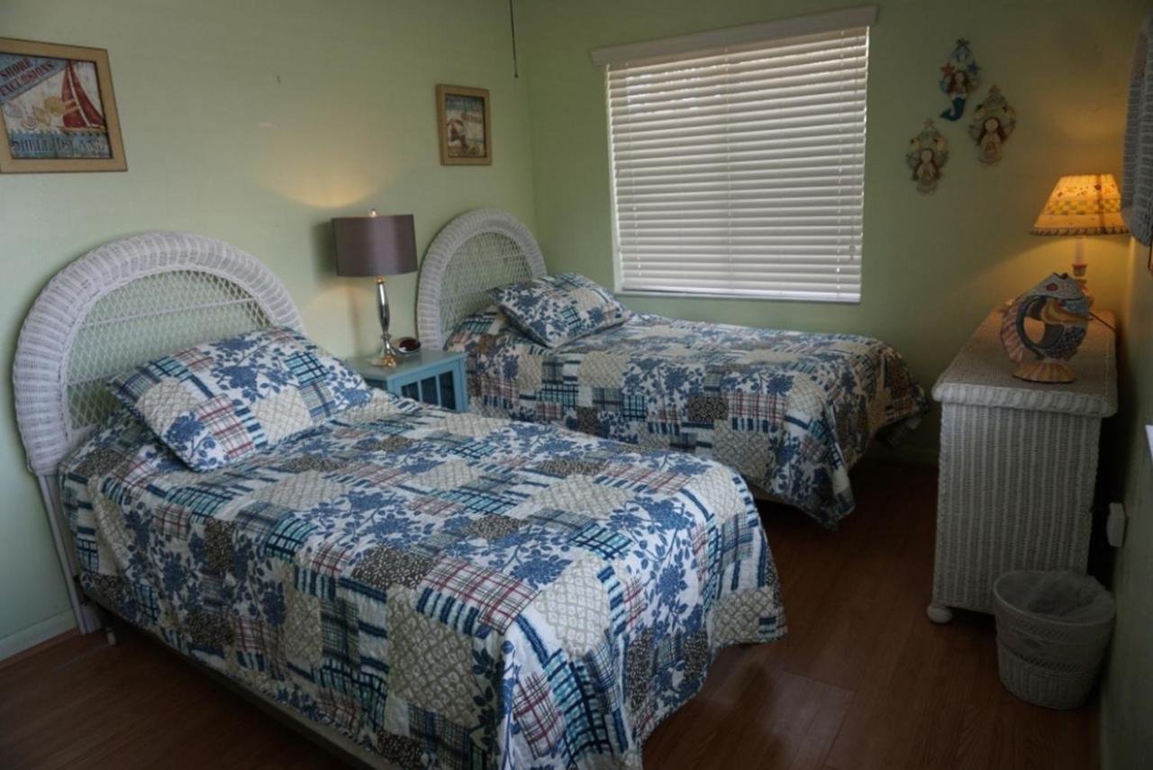 Redington Surf Resort By Travel Resort Services St. Pete Beach Bagian luar foto