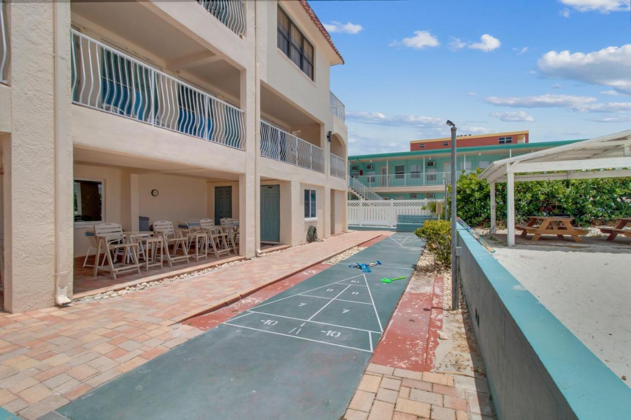 Redington Surf Resort By Travel Resort Services St. Pete Beach Bagian luar foto