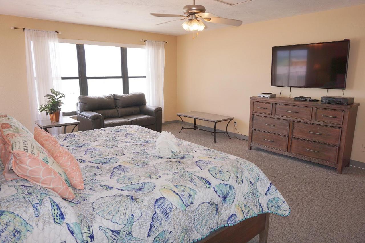 Redington Surf Resort By Travel Resort Services St. Pete Beach Bagian luar foto