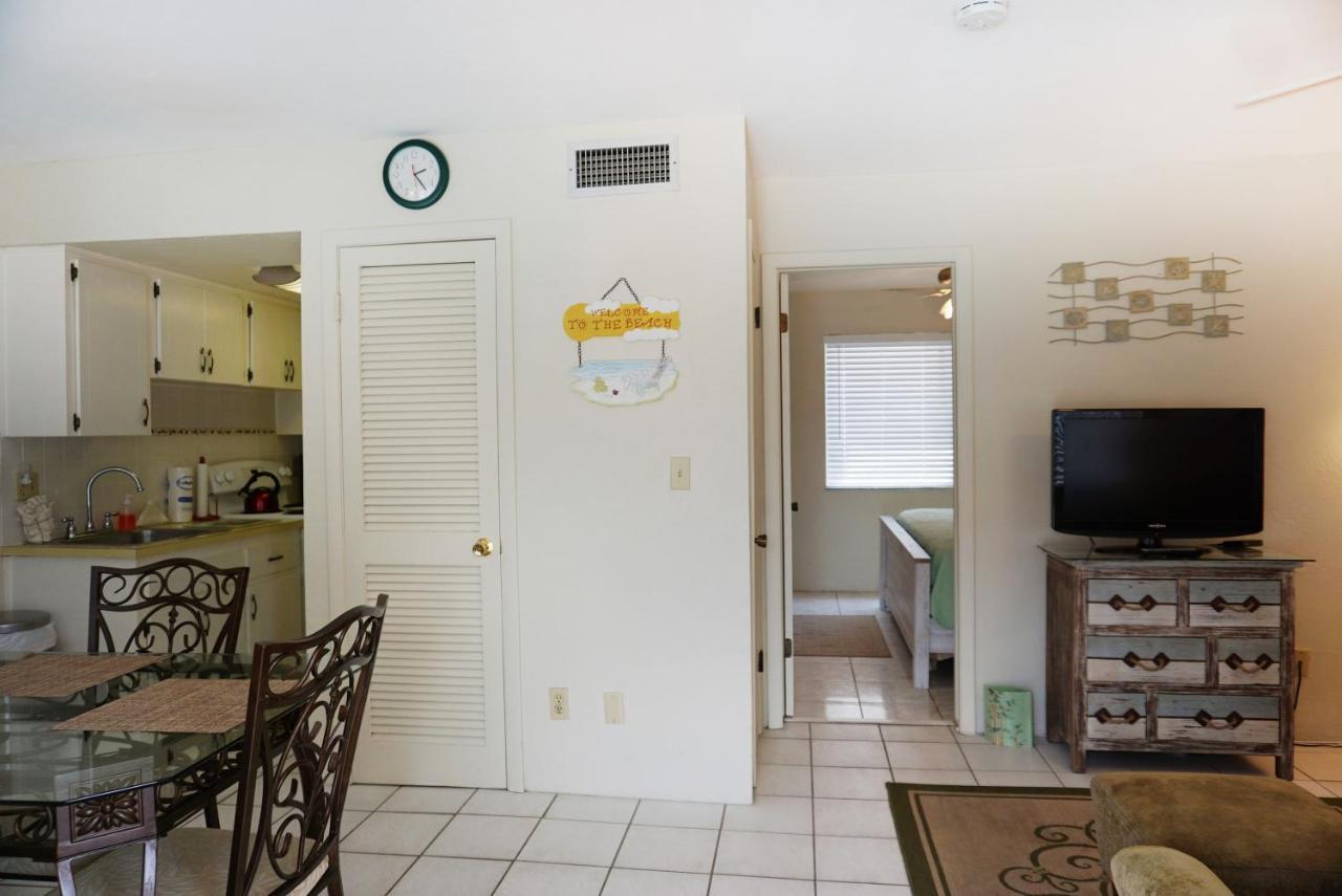 Redington Surf Resort By Travel Resort Services St. Pete Beach Bagian luar foto