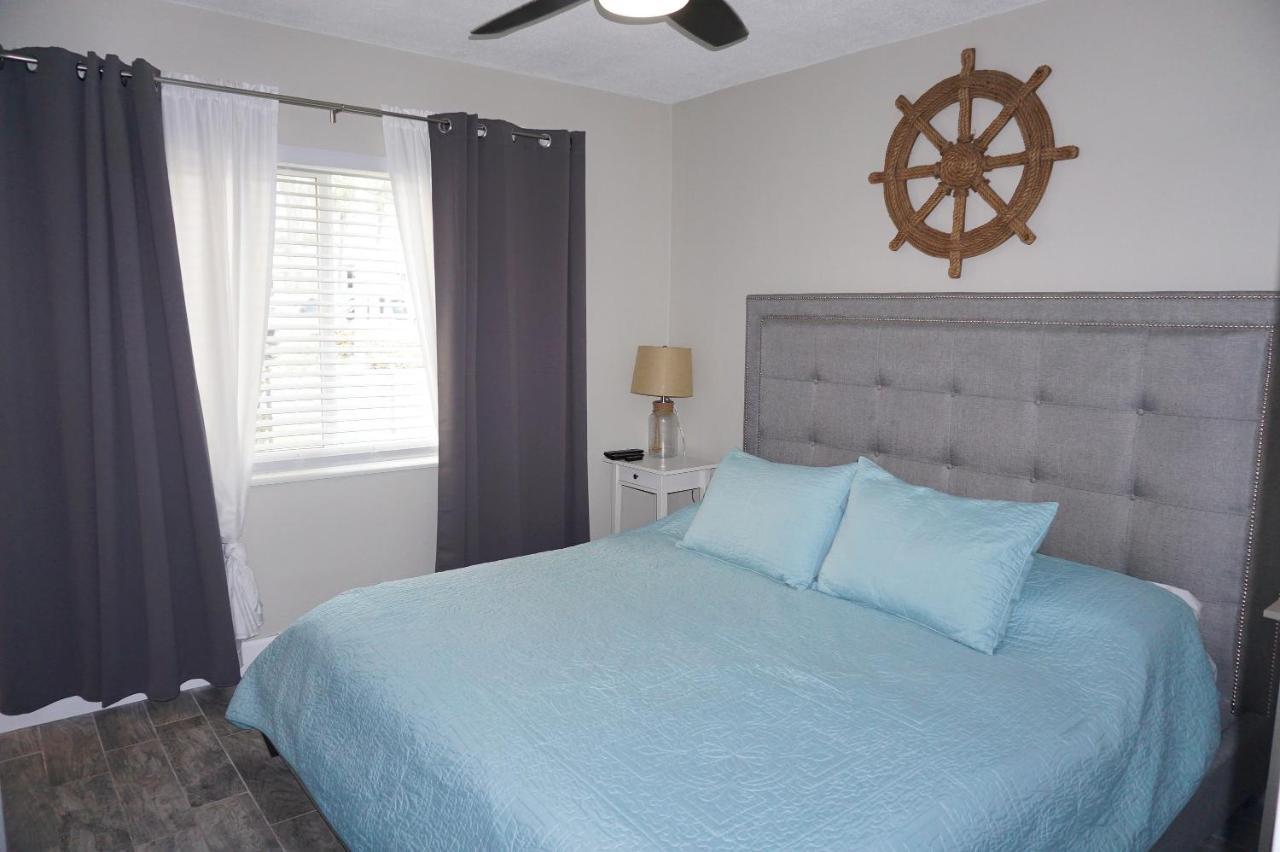 Redington Surf Resort By Travel Resort Services St. Pete Beach Bagian luar foto