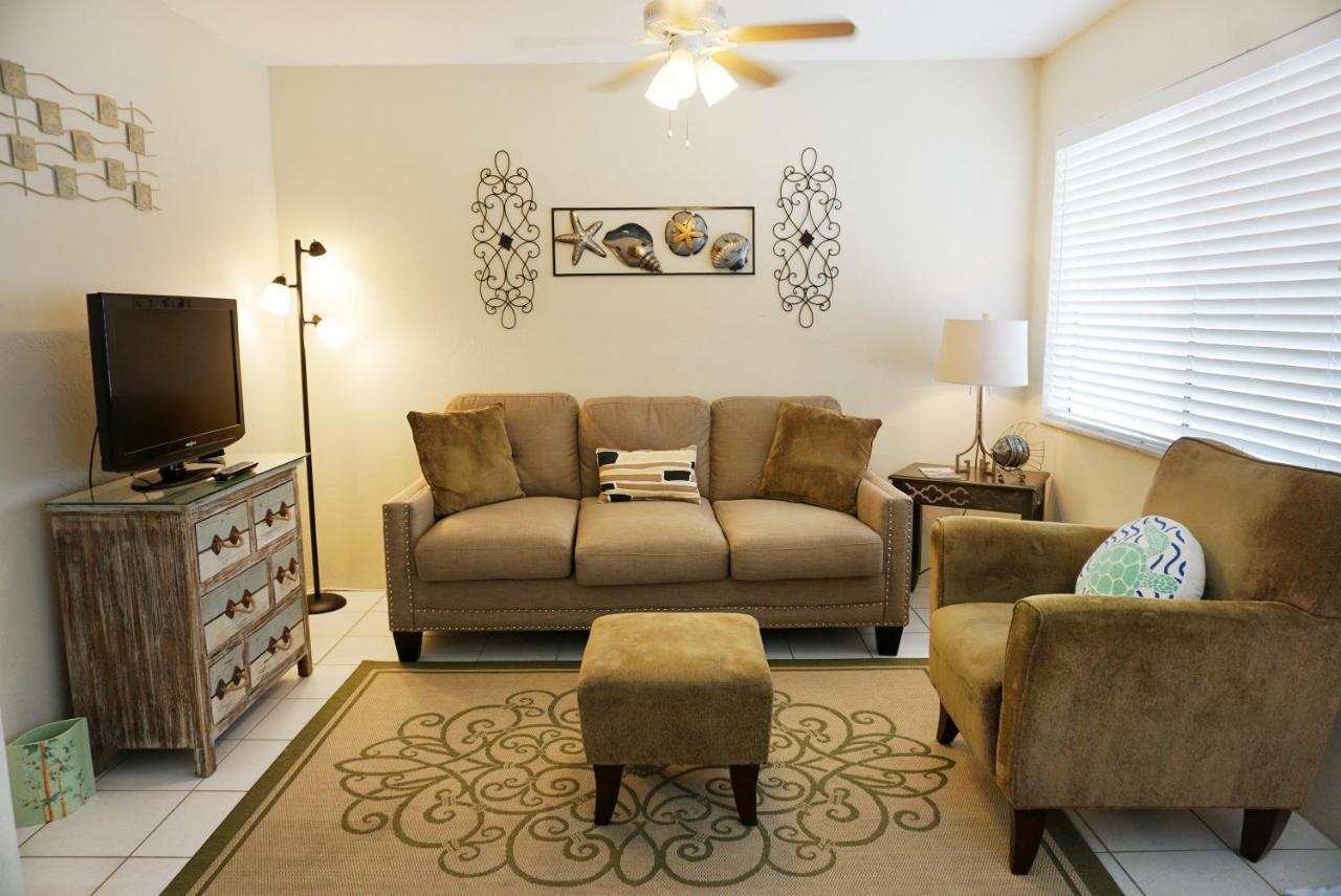 Redington Surf Resort By Travel Resort Services St. Pete Beach Bagian luar foto