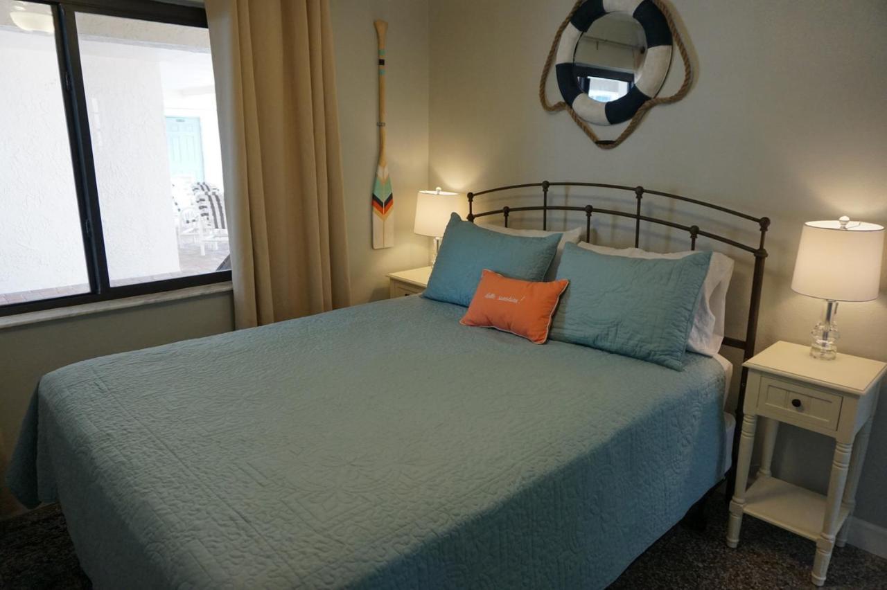 Redington Surf Resort By Travel Resort Services St. Pete Beach Bagian luar foto