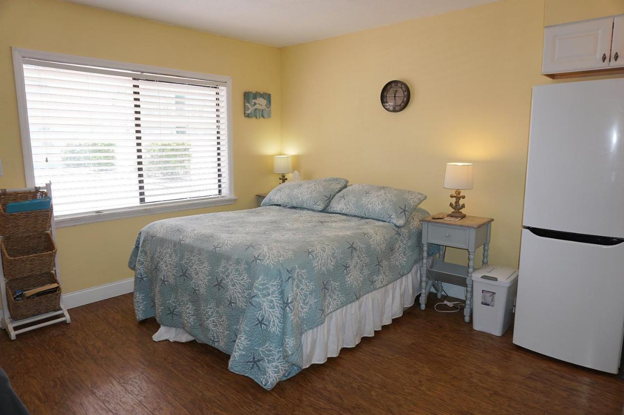 Redington Surf Resort By Travel Resort Services St. Pete Beach Bagian luar foto