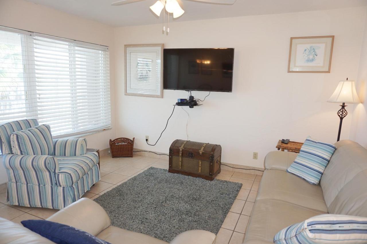 Redington Surf Resort By Travel Resort Services St. Pete Beach Bagian luar foto