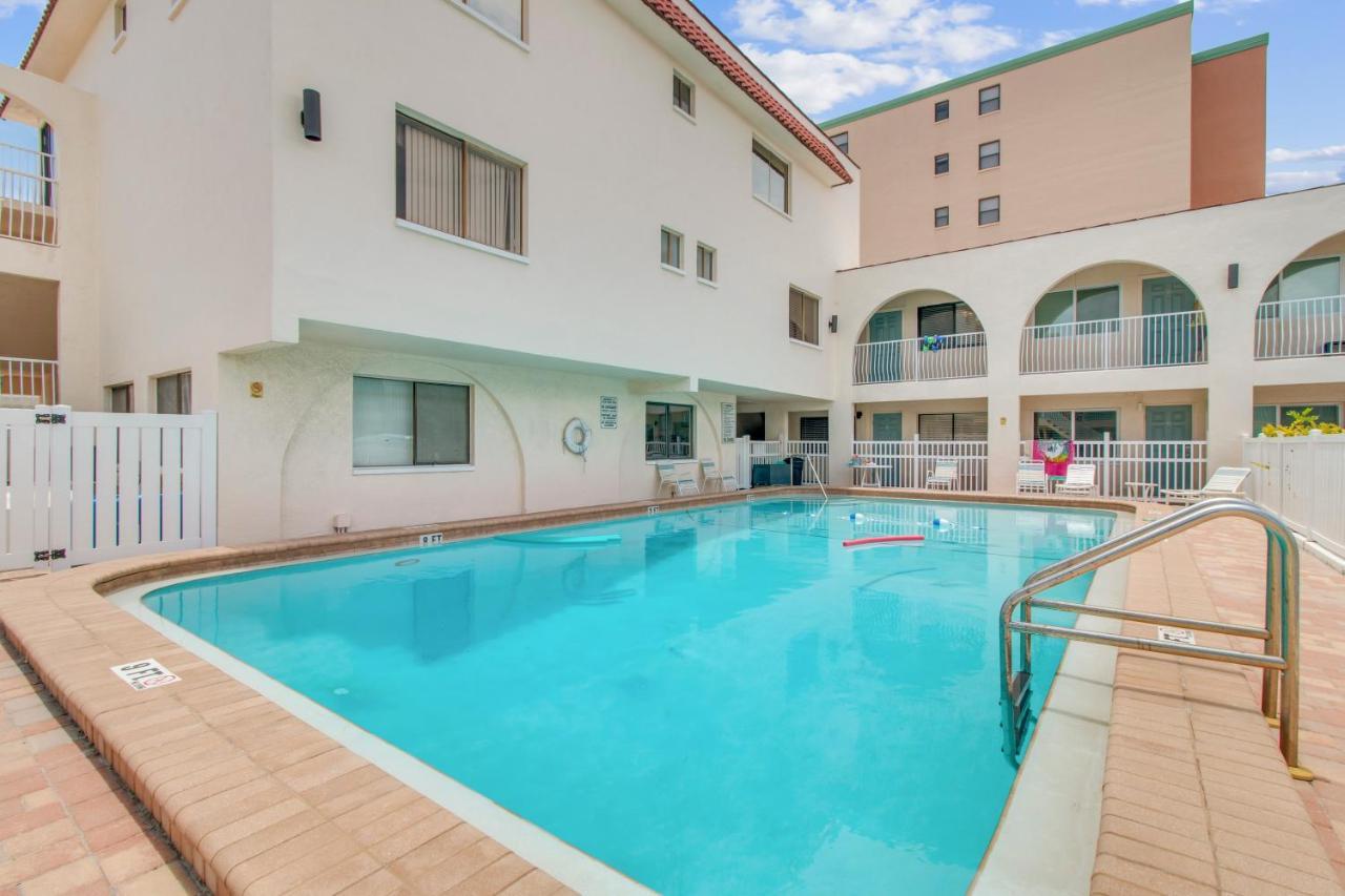 Redington Surf Resort By Travel Resort Services St. Pete Beach Bagian luar foto